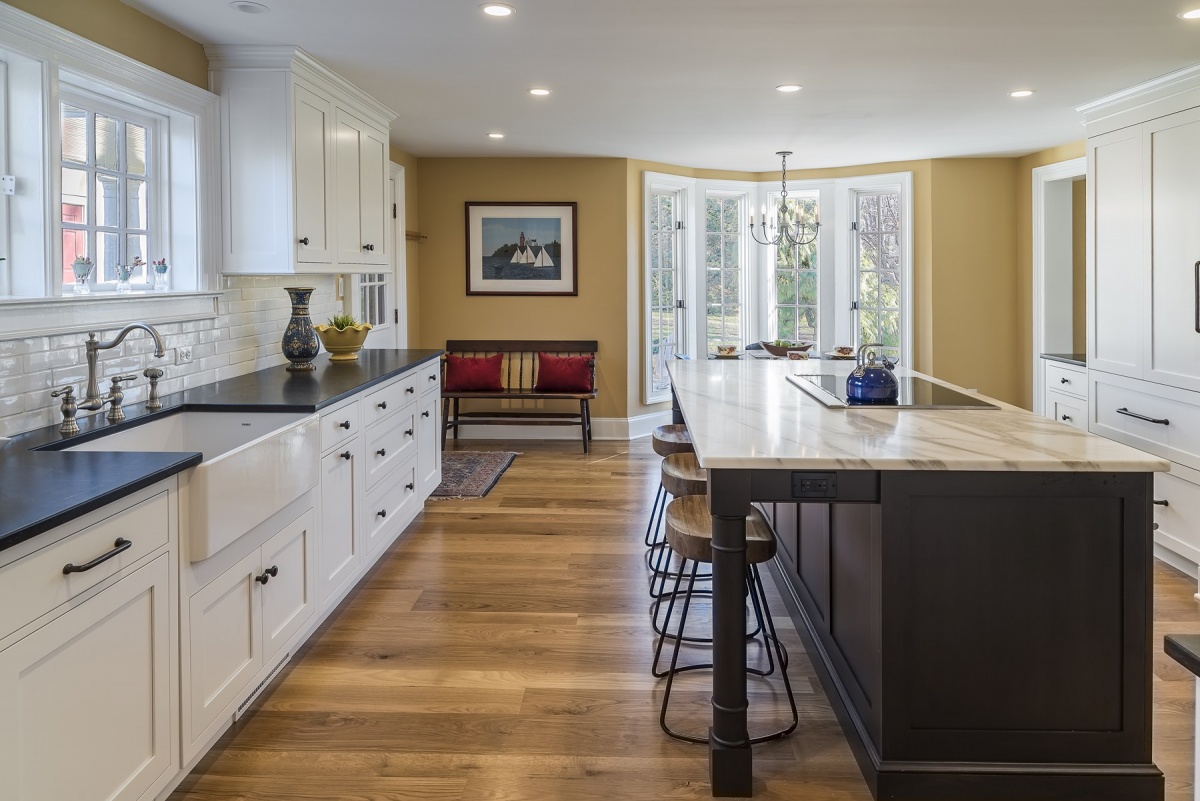 traditional farmhouse kitchen